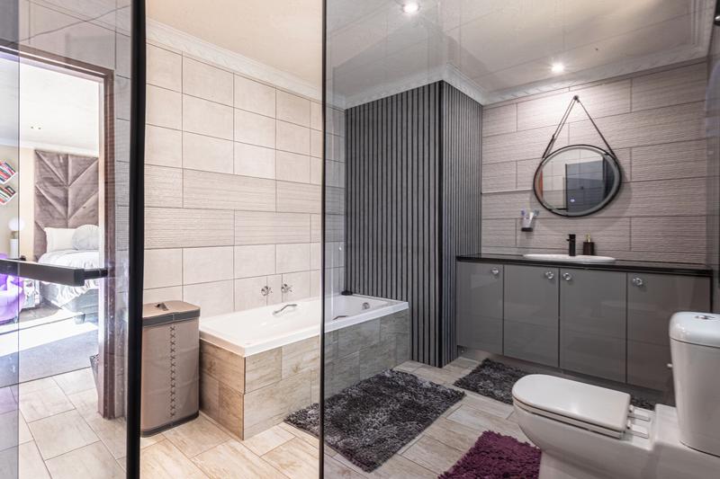 6 Bedroom Property for Sale in Poortview Gauteng
