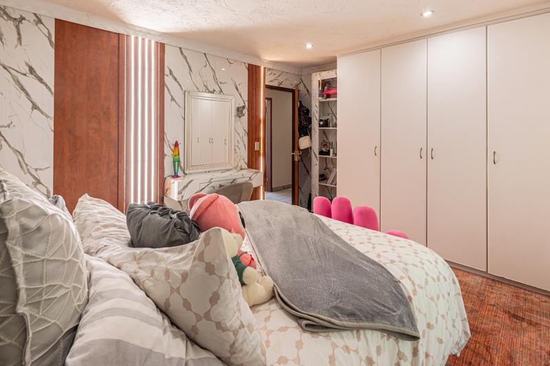 6 Bedroom Property for Sale in Poortview Gauteng