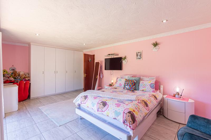 6 Bedroom Property for Sale in Poortview Gauteng