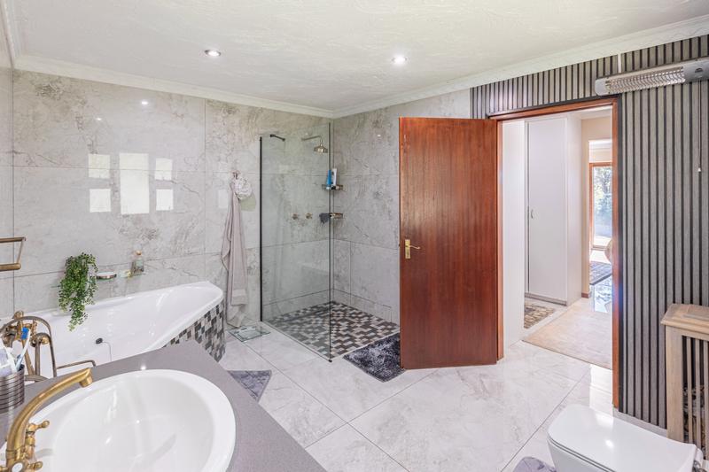 6 Bedroom Property for Sale in Poortview Gauteng