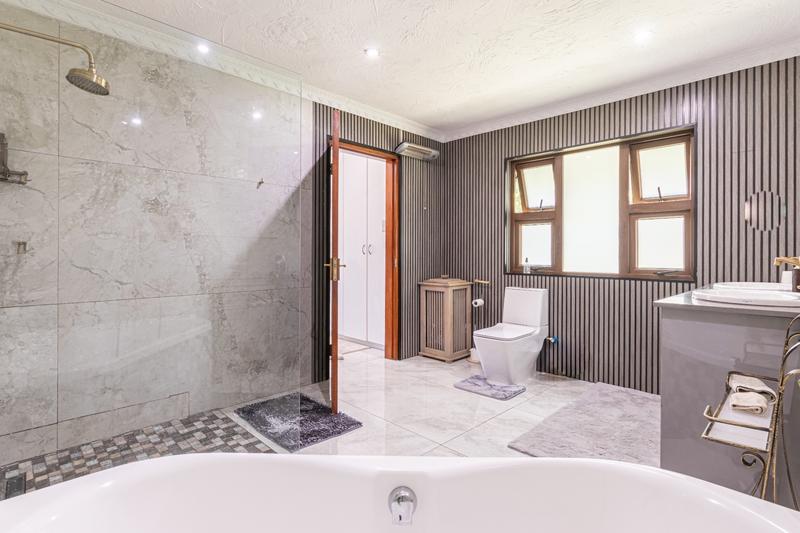 6 Bedroom Property for Sale in Poortview Gauteng