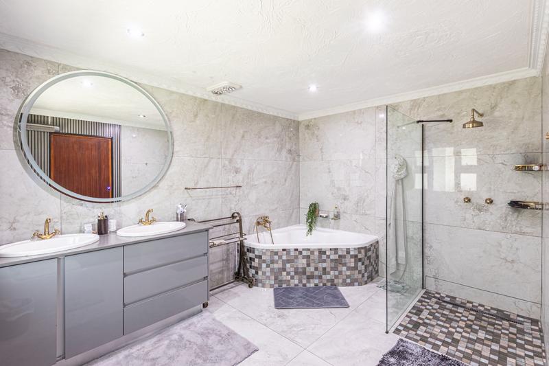 6 Bedroom Property for Sale in Poortview Gauteng