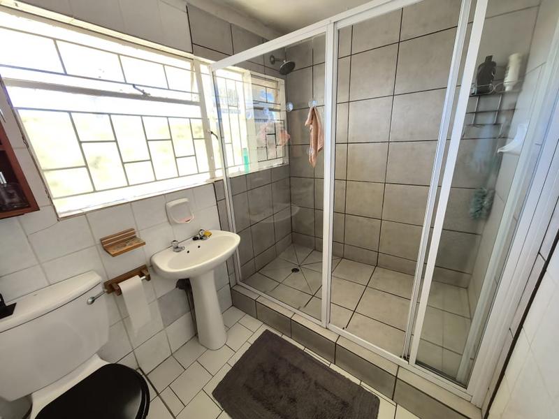 To Let 1 Bedroom Property for Rent in Edenvale Gauteng