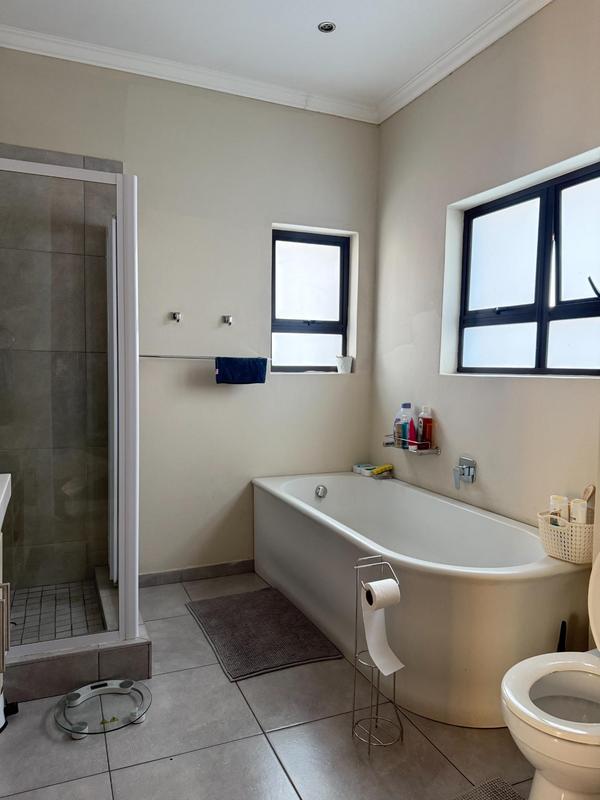 To Let 4 Bedroom Property for Rent in Blue Valley Golf Estate Gauteng