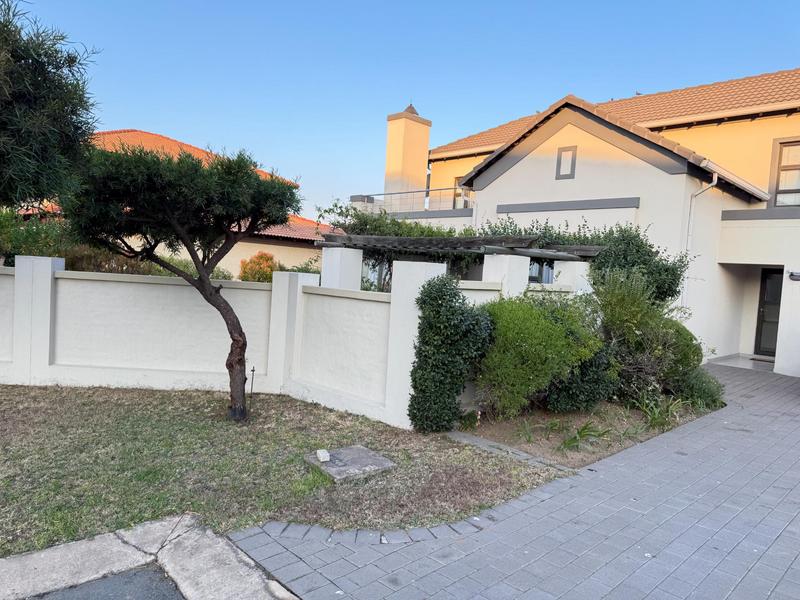 To Let 4 Bedroom Property for Rent in Blue Valley Golf Estate Gauteng