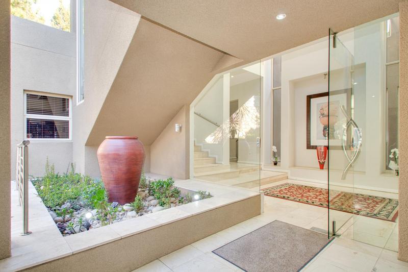 To Let 5 Bedroom Property for Rent in Sandhurst Gauteng