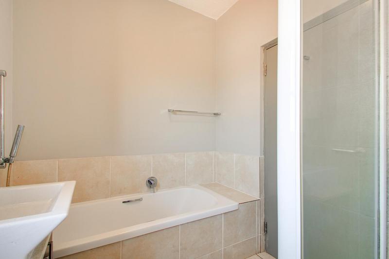 2 Bedroom Property for Sale in Lonehill Gauteng