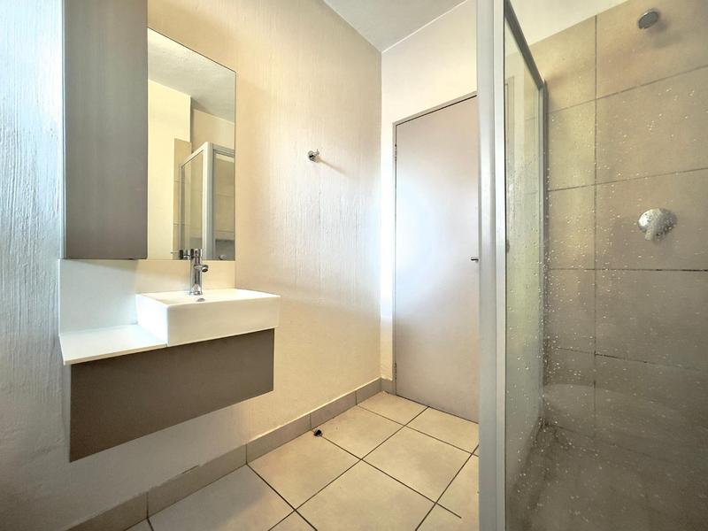 To Let 2 Bedroom Property for Rent in Broadacres Gauteng