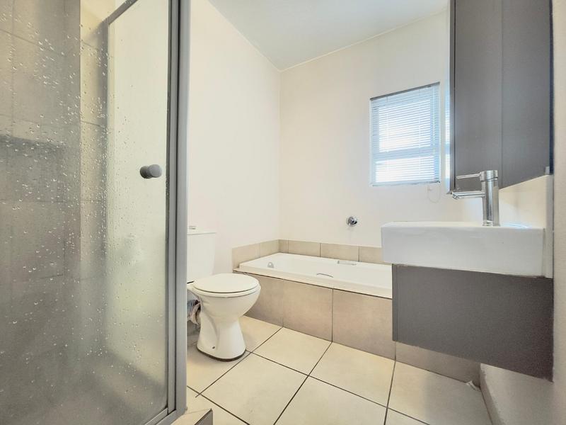 To Let 2 Bedroom Property for Rent in Broadacres Gauteng