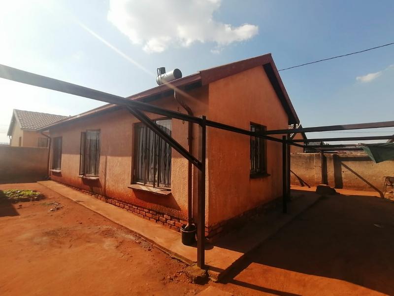 3 Bedroom Property for Sale in Clayville Gauteng