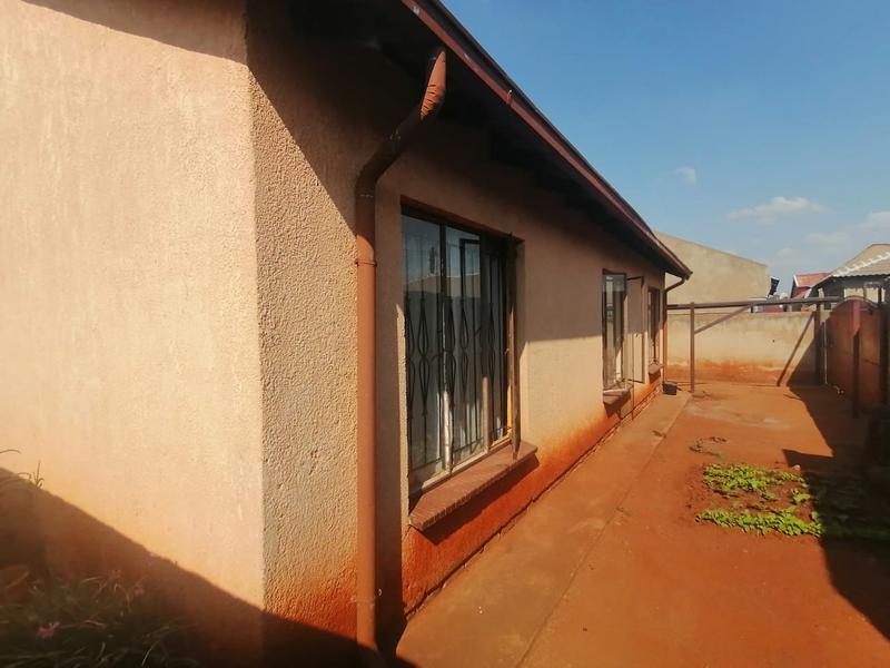 3 Bedroom Property for Sale in Clayville Gauteng