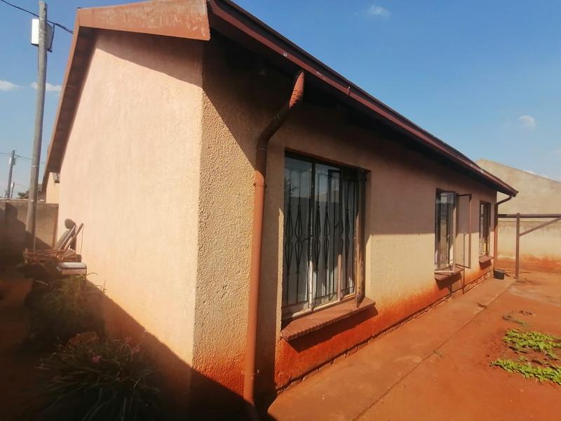3 Bedroom Property for Sale in Clayville Gauteng