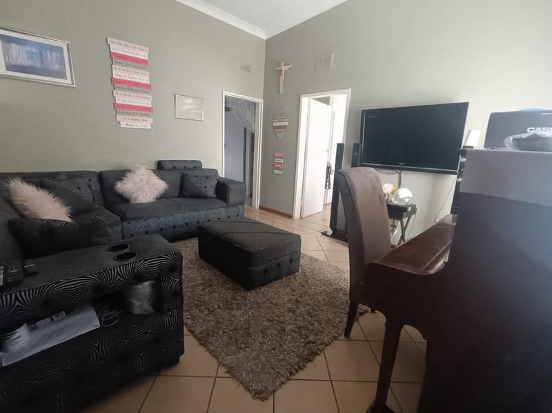To Let 2 Bedroom Property for Rent in Petersfield Gauteng