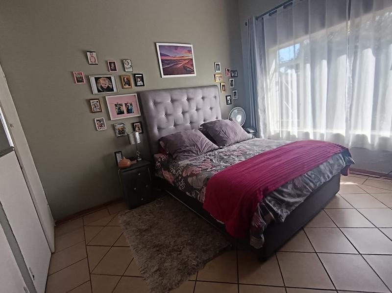 To Let 2 Bedroom Property for Rent in Petersfield Gauteng