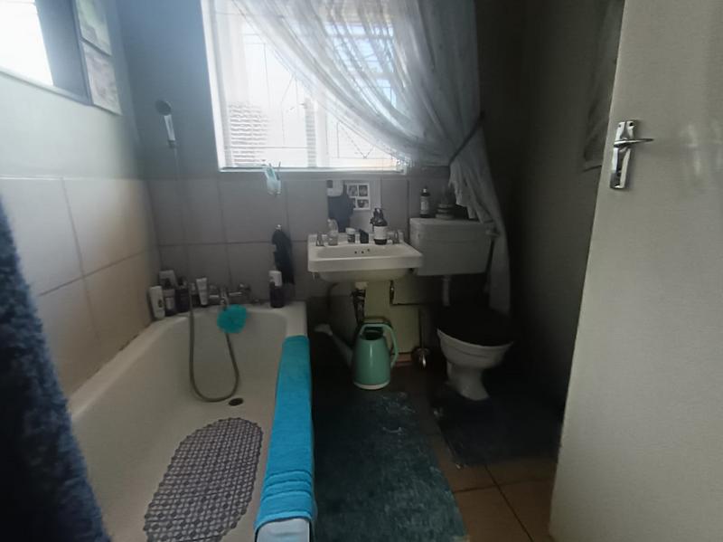 To Let 2 Bedroom Property for Rent in Petersfield Gauteng