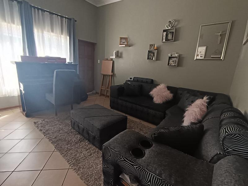 To Let 2 Bedroom Property for Rent in Petersfield Gauteng