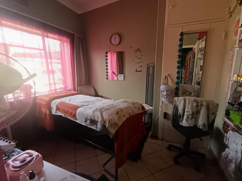 To Let 2 Bedroom Property for Rent in Petersfield Gauteng