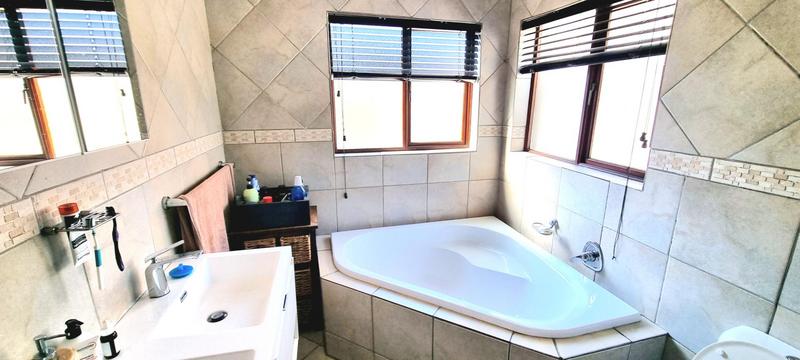 3 Bedroom Property for Sale in Amberfield Gauteng