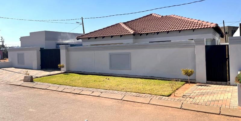 3 Bedroom Property for Sale in Bram Fischerville Gauteng