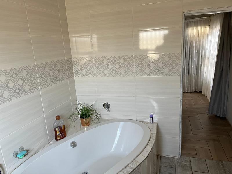3 Bedroom Property for Sale in Bram Fischerville Gauteng