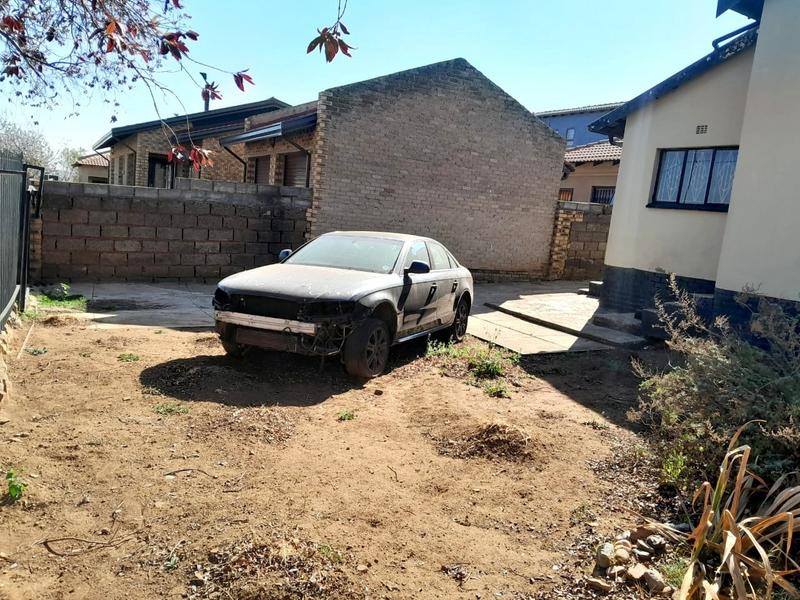 2 Bedroom Property for Sale in Naledi Gauteng