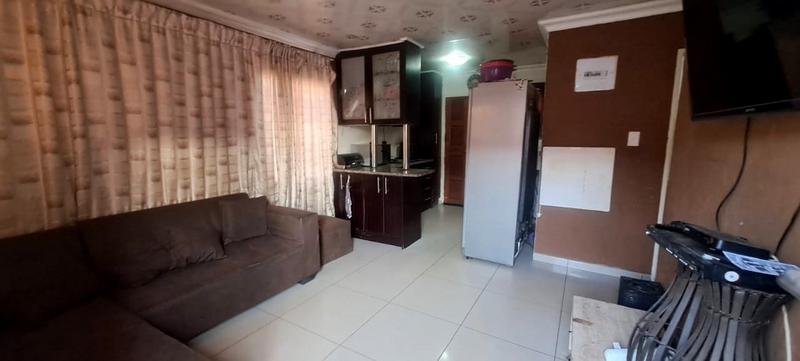 2 Bedroom Property for Sale in Protea Glen Gauteng