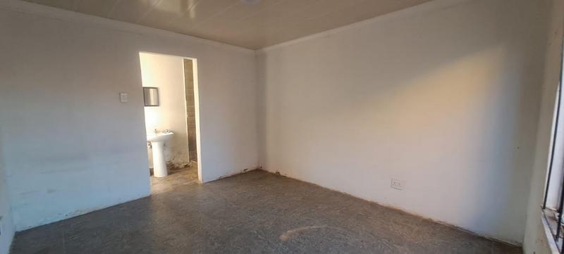 2 Bedroom Property for Sale in Protea Glen Gauteng
