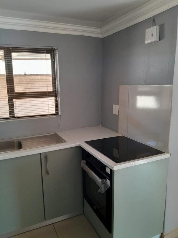 2 Bedroom Property for Sale in Zola Gauteng