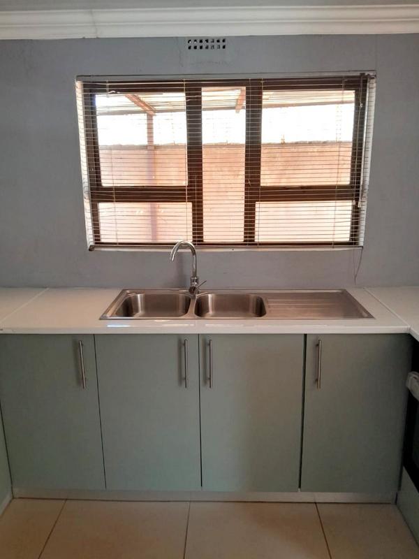 2 Bedroom Property for Sale in Zola Gauteng