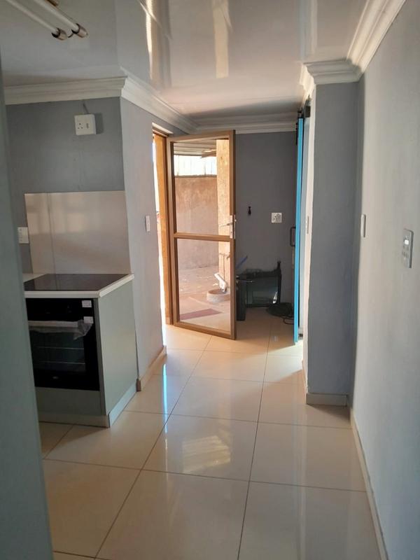 2 Bedroom Property for Sale in Zola Gauteng
