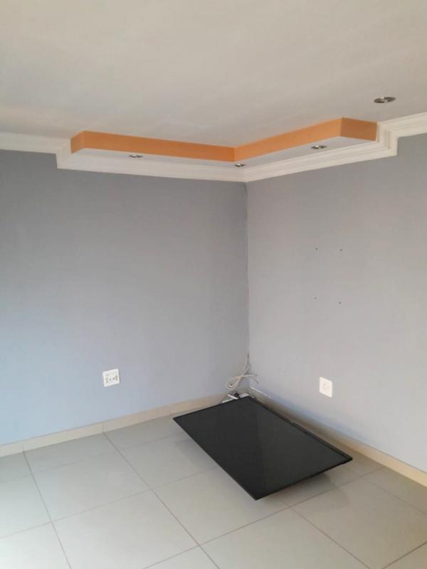 2 Bedroom Property for Sale in Zola Gauteng