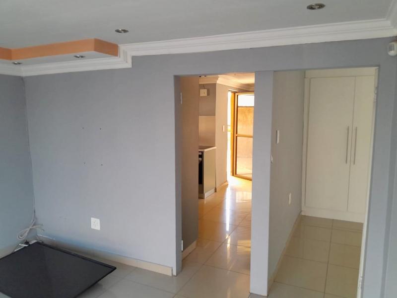 2 Bedroom Property for Sale in Zola Gauteng