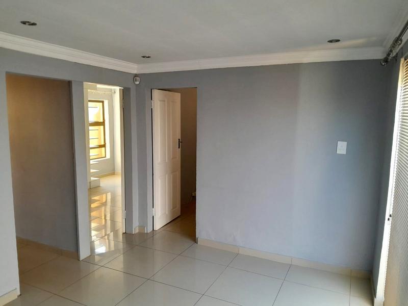 2 Bedroom Property for Sale in Zola Gauteng