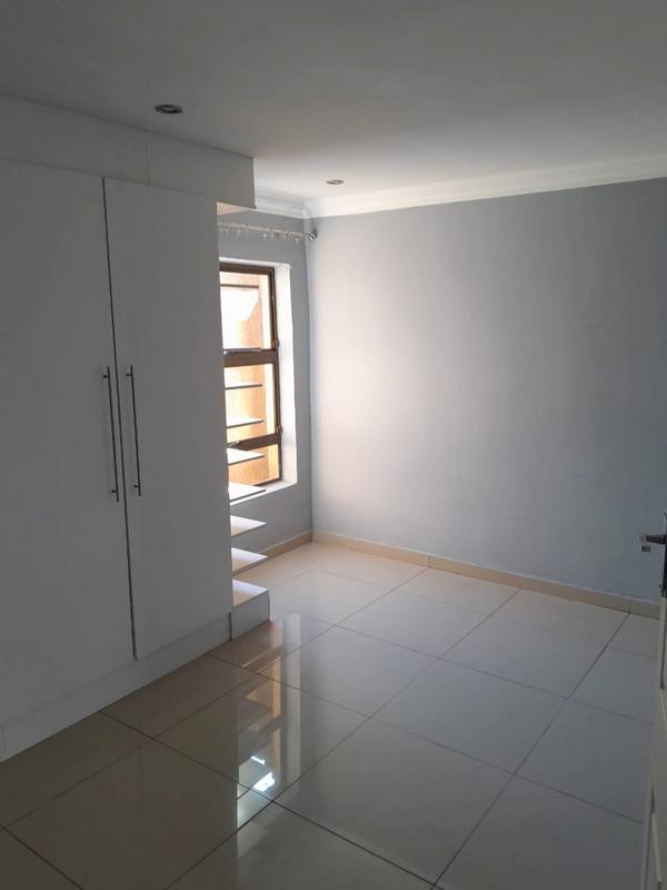2 Bedroom Property for Sale in Zola Gauteng