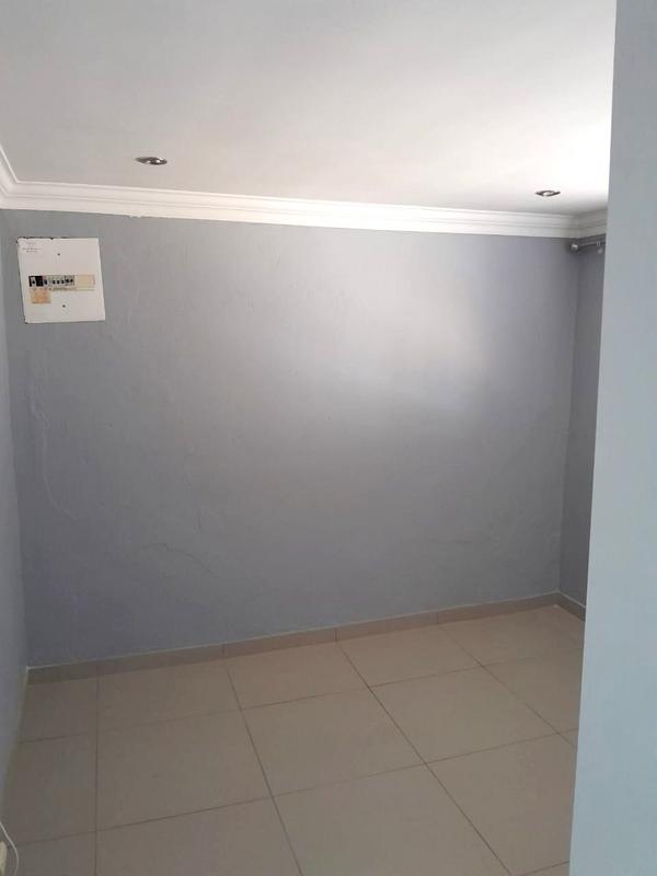 2 Bedroom Property for Sale in Zola Gauteng