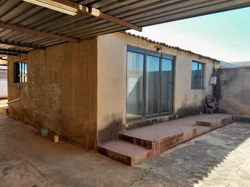 2 Bedroom Property for Sale in Zola Gauteng