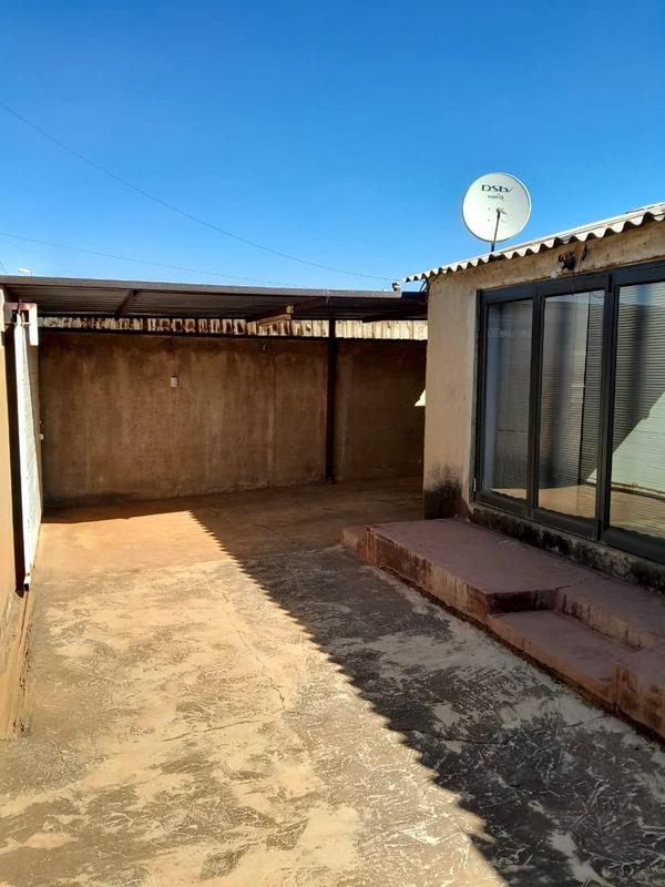 2 Bedroom Property for Sale in Zola Gauteng