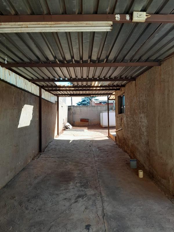 2 Bedroom Property for Sale in Zola Gauteng