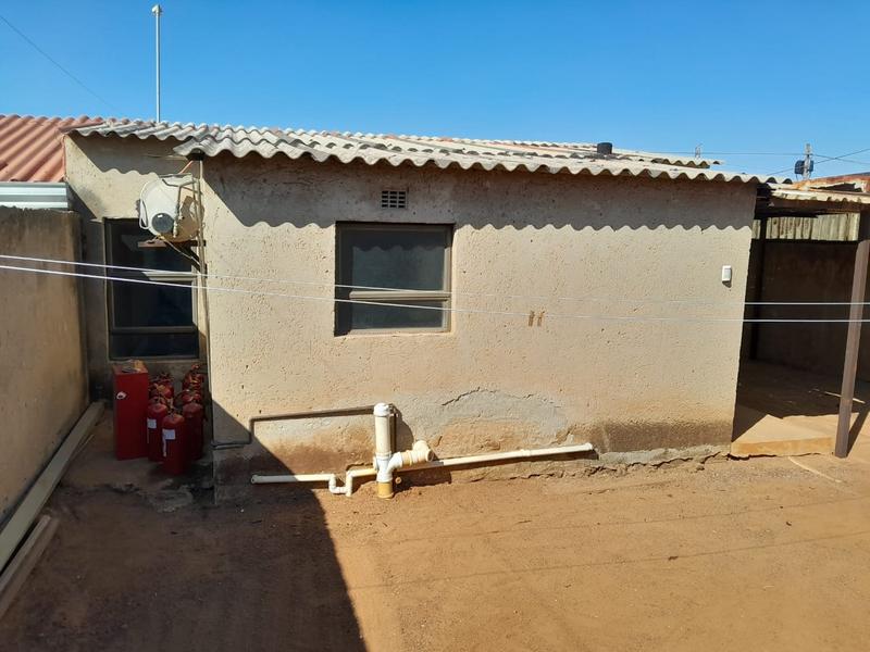 2 Bedroom Property for Sale in Zola Gauteng