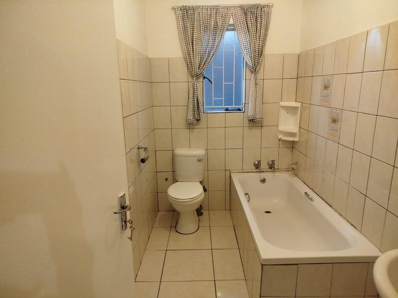 To Let 2 Bedroom Property for Rent in Robertsham Gauteng