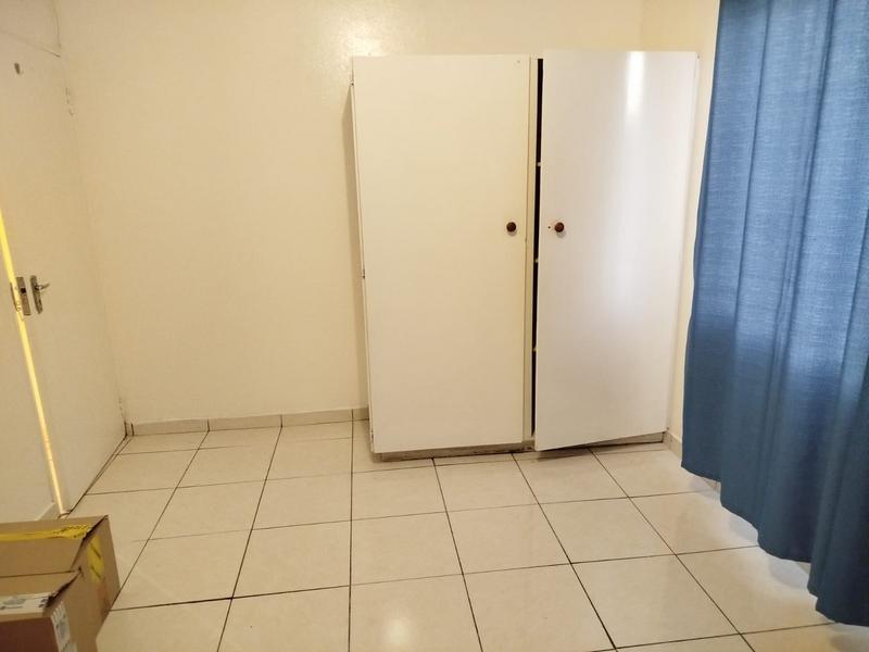 To Let 2 Bedroom Property for Rent in Robertsham Gauteng