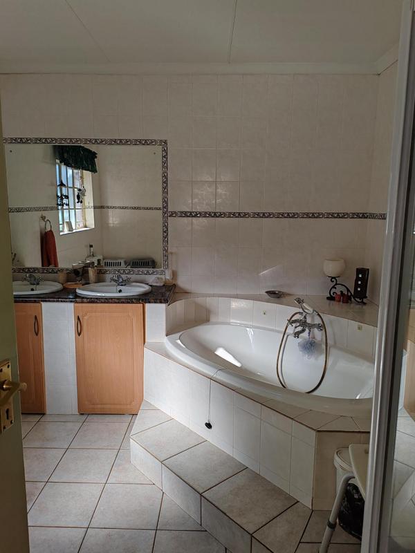 4 Bedroom Property for Sale in Eldoraigne Gauteng