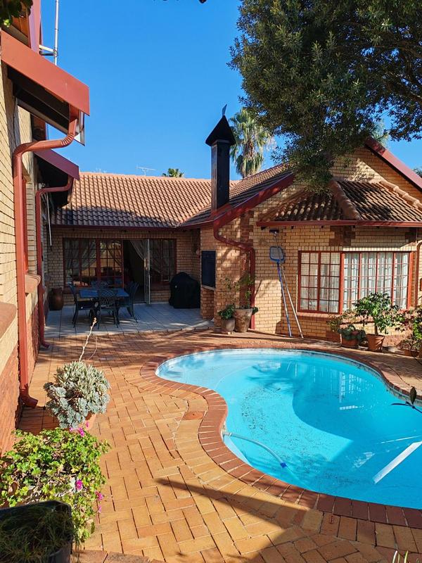4 Bedroom Property for Sale in Eldoraigne Gauteng