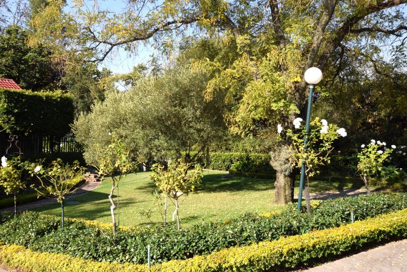 To Let 2 Bedroom Property for Rent in Bryanston Gauteng
