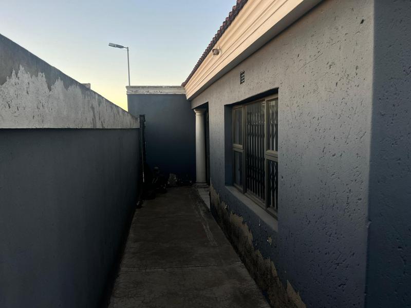 2 Bedroom Property for Sale in Molapo Gauteng