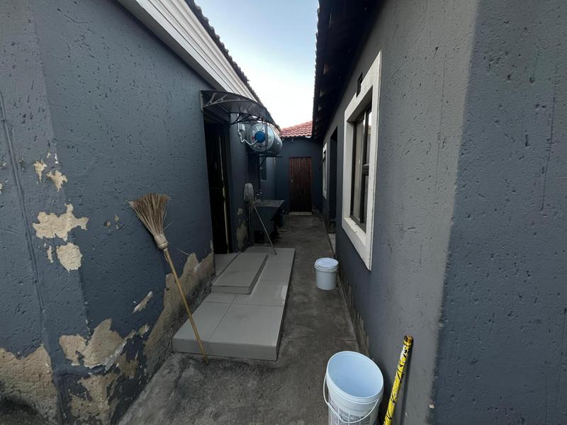 2 Bedroom Property for Sale in Molapo Gauteng