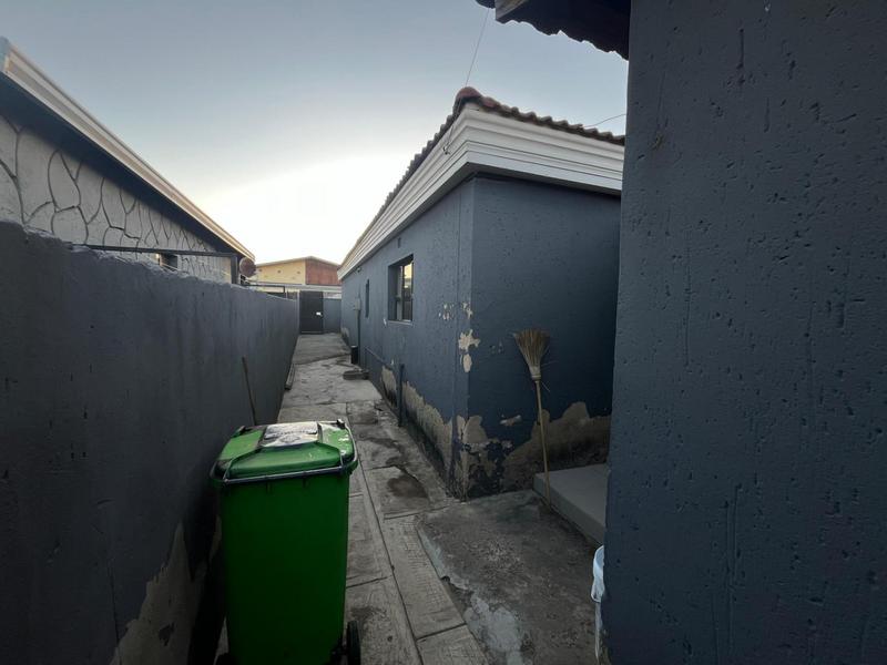 2 Bedroom Property for Sale in Molapo Gauteng