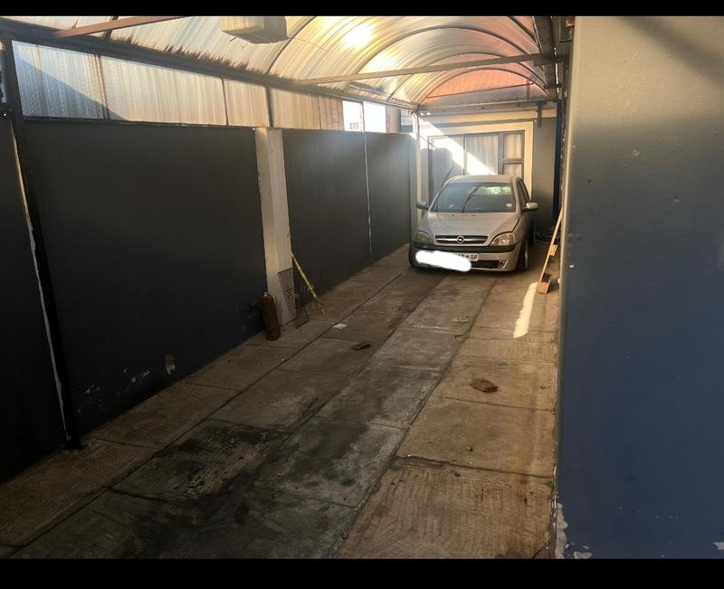 2 Bedroom Property for Sale in Molapo Gauteng