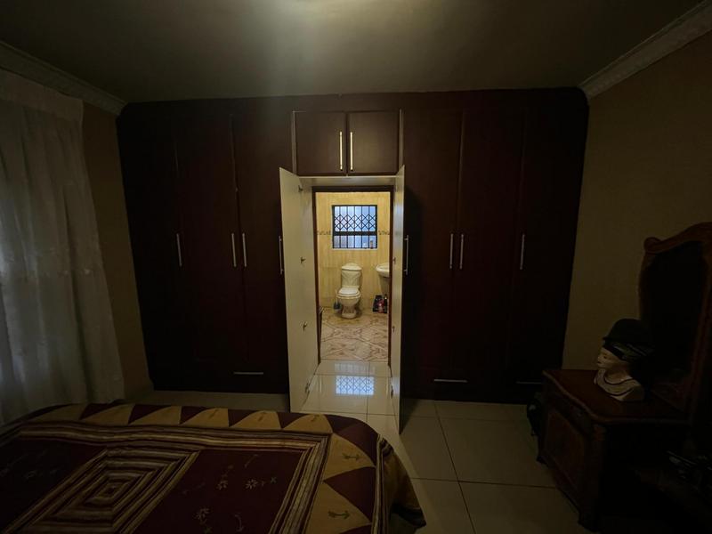 2 Bedroom Property for Sale in Molapo Gauteng
