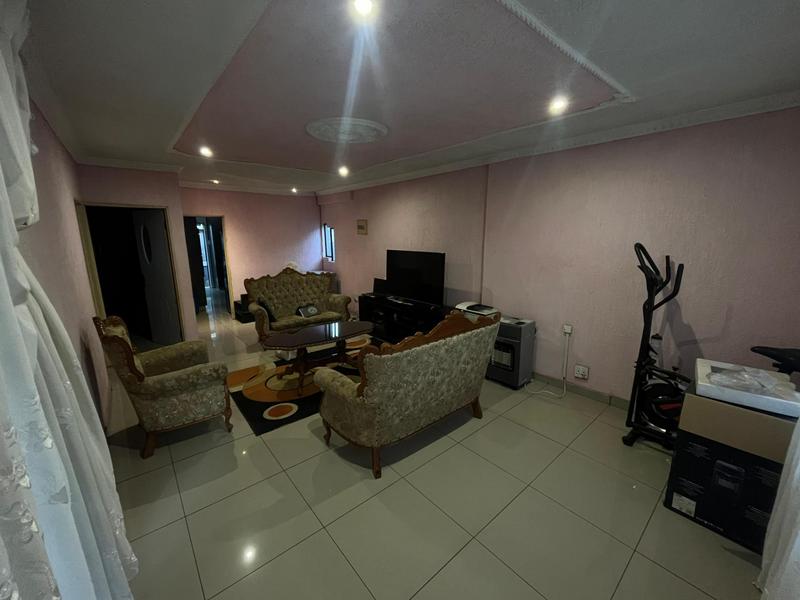 2 Bedroom Property for Sale in Molapo Gauteng